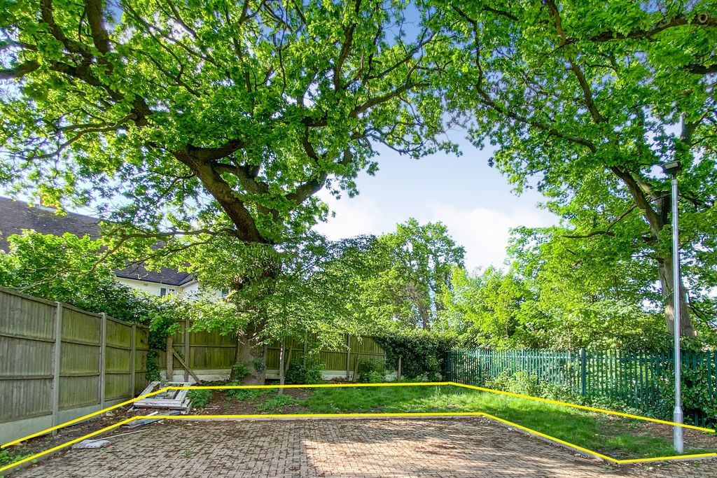 Property photo 1 of 3 Land At Banbury Close (R/O 23 Hedge Hill), Enfield En2 8Bl