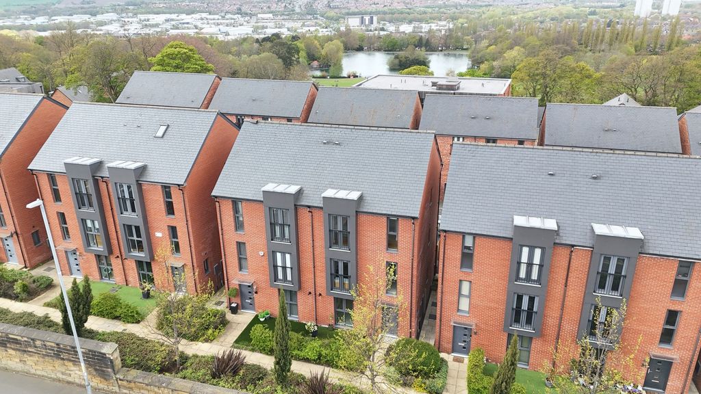 Property photo 1 of 16 External