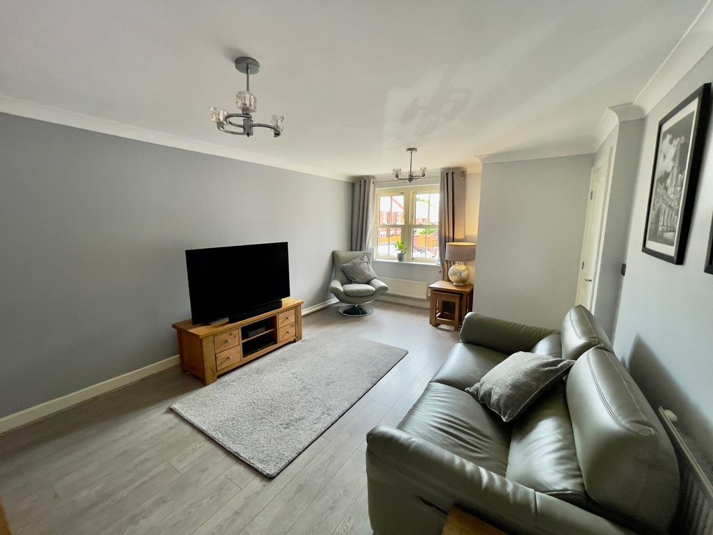 Property photo 2 of 18 Picture No. 01