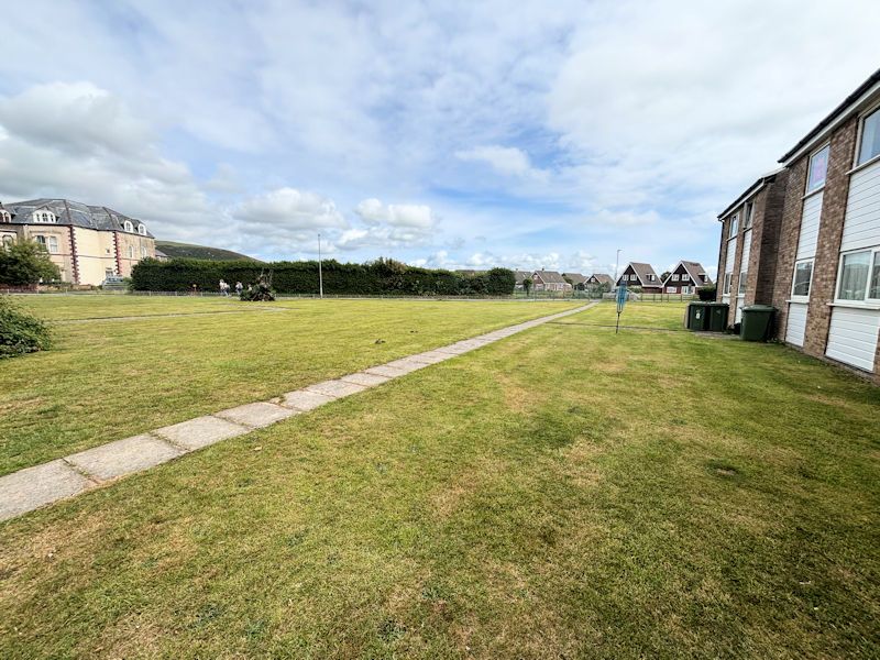 2 bed flat for saleTy Helyg, Tywyn LL36 photo 4