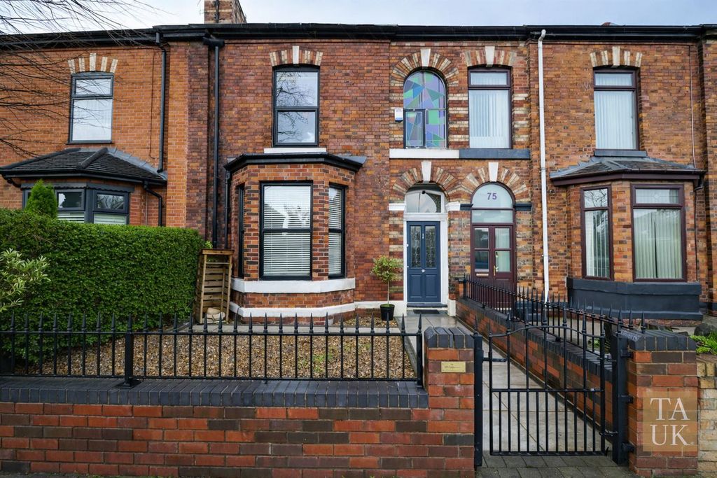 Property photo 1 of 32