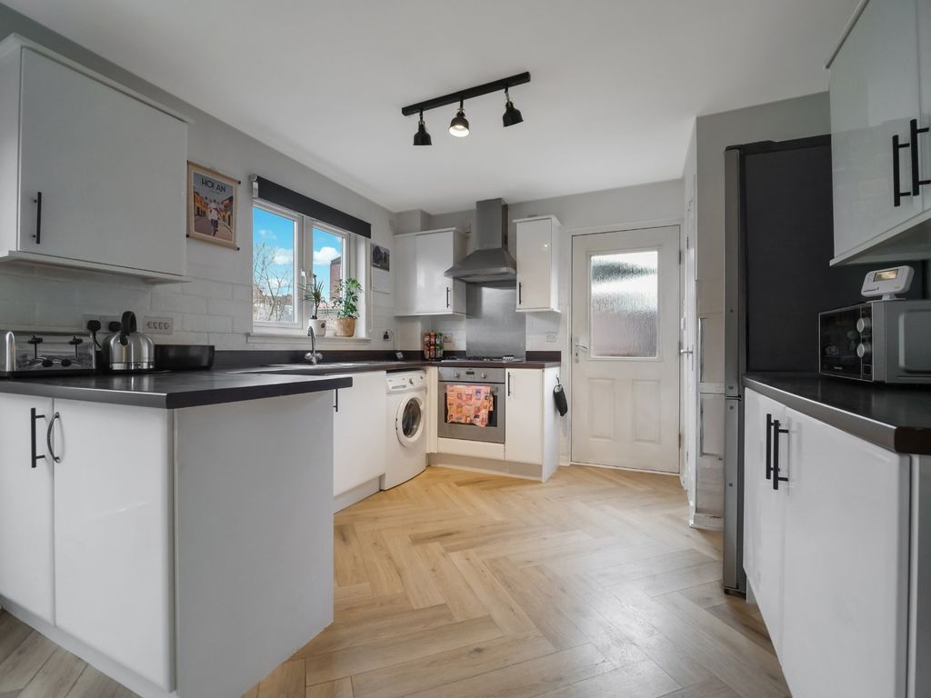 Property photo 3 of 18 Kitchen