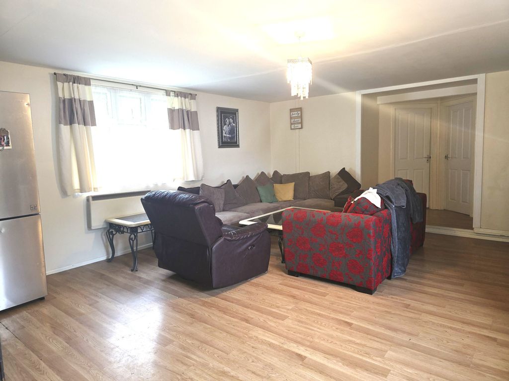 Property photo 1 of 5