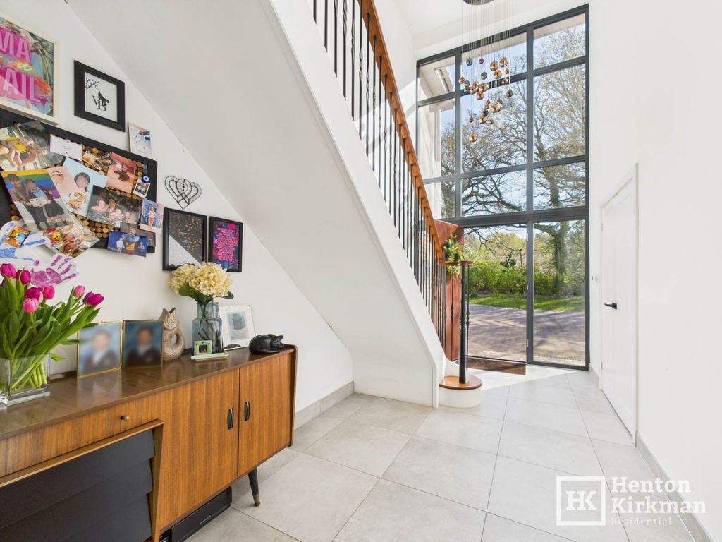 Property photo 3 of 39