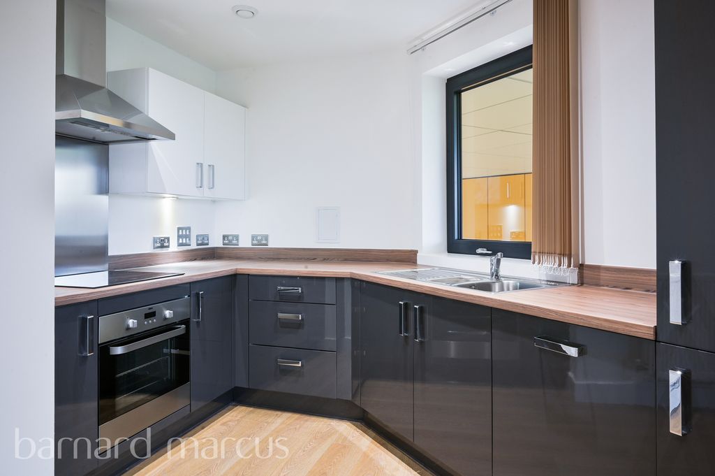 Property photo 2 of 8 Kitchen