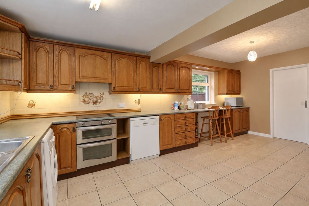 Property photo 3 of 21