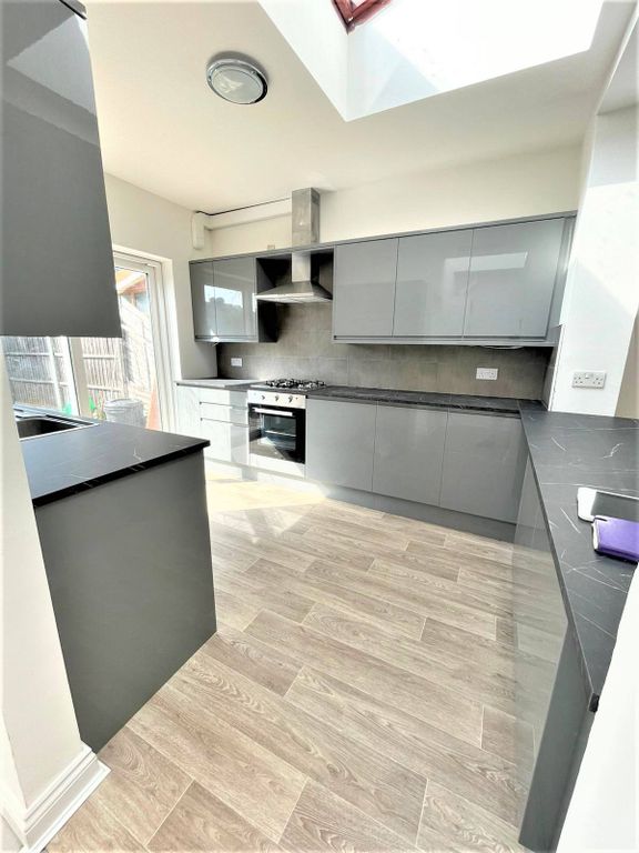 Property photo 1 of 10 Three Bedroom House