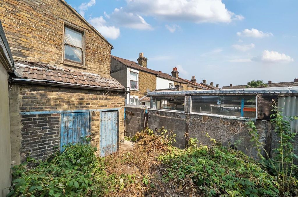 Property photo 3 of 13