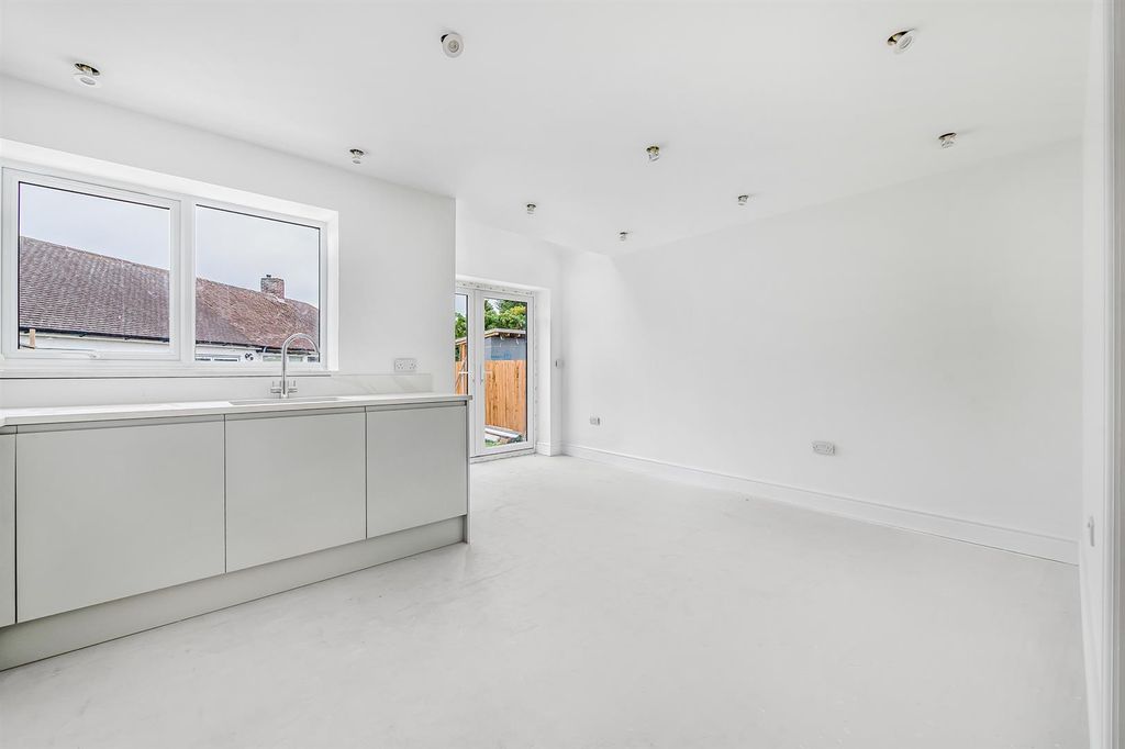 Property photo 3 of 11 15_65221.Jpg