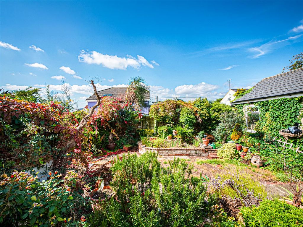 Property photo 3 of 19 Garden