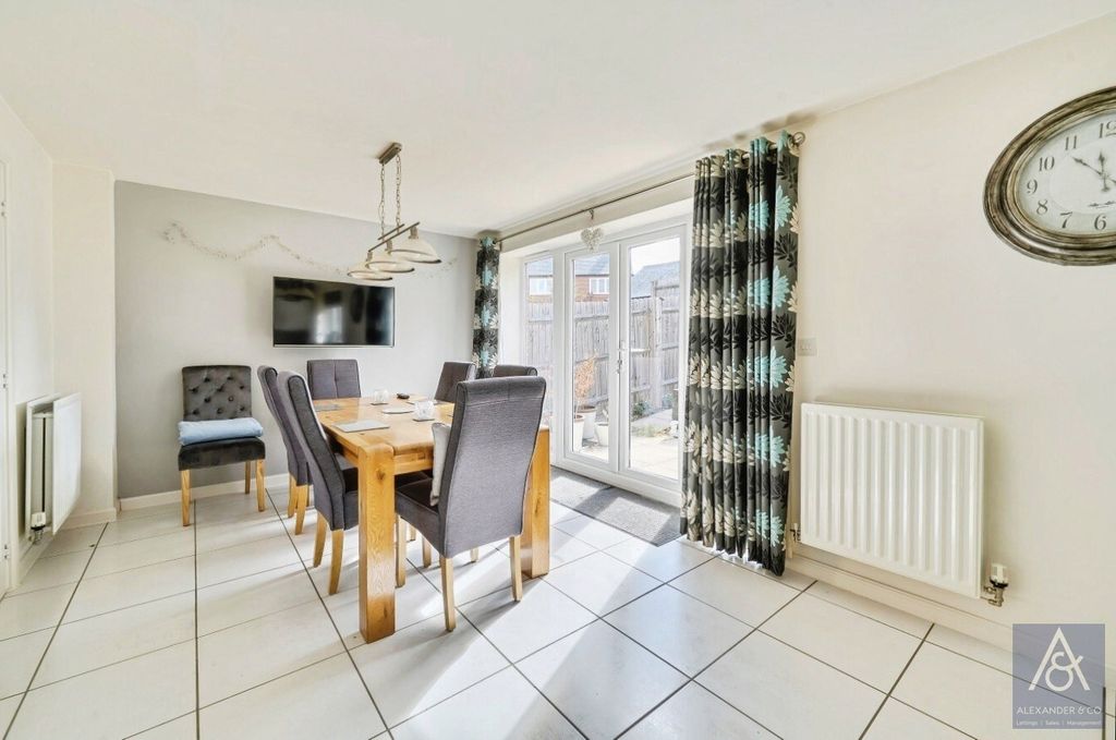 Property photo 3 of 22 Pbox-Img.Jpg