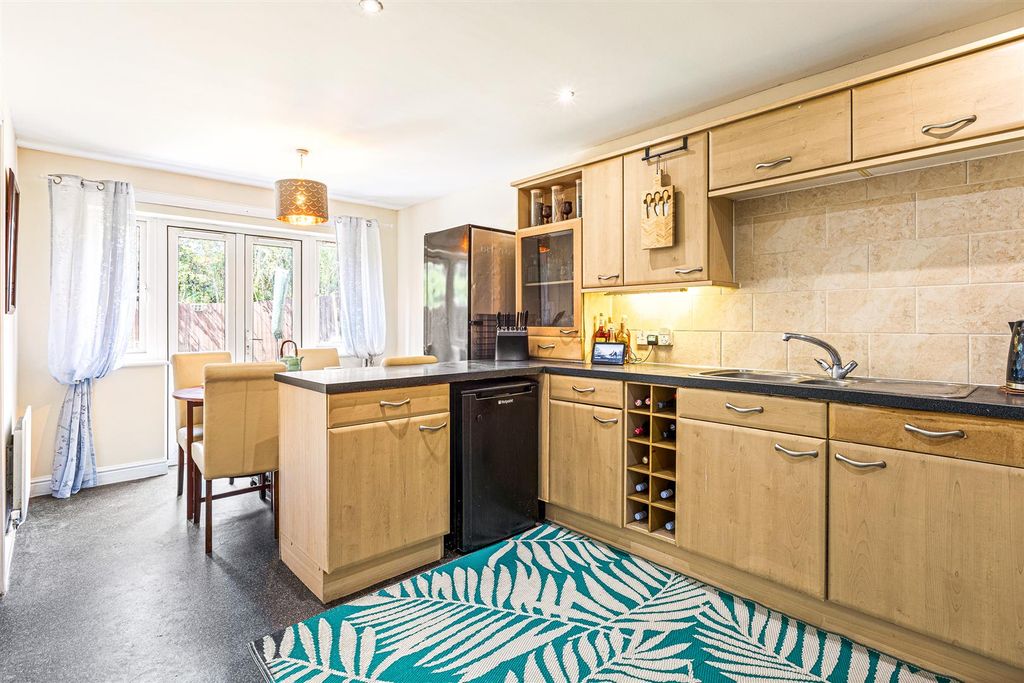 Property photo 2 of 26 Dining Kitchen