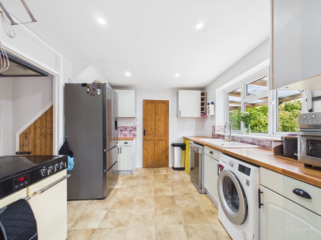 Property photo 3 of 16 Kitchen
