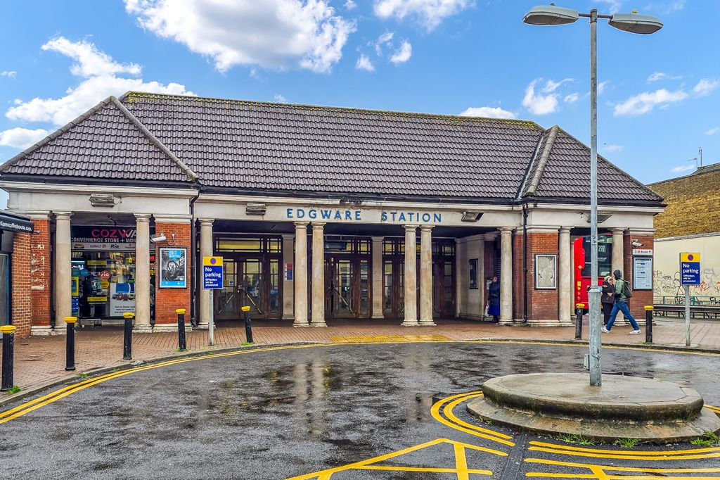 Property photo 2 of 27