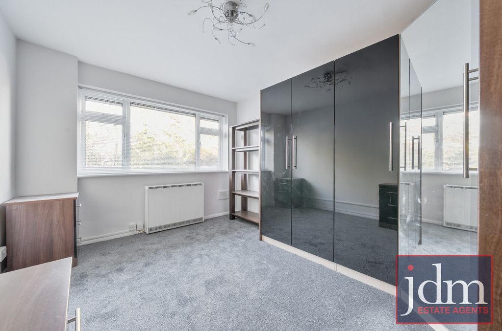 Property photo 3 of 9 Bedroom