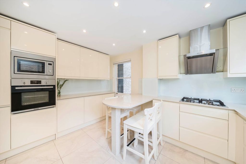 Property photo 3 of 8