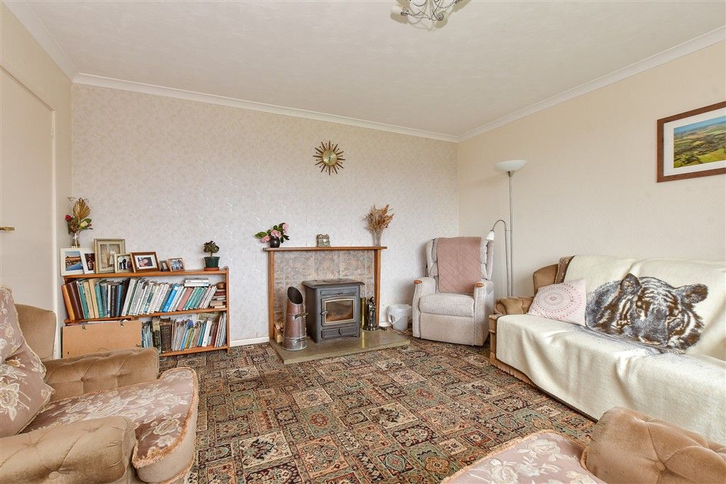 Property photo 3 of 13 Lounge