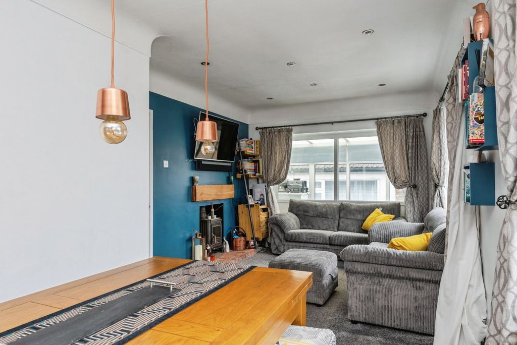 Property photo 3 of 20 Pbox-Img.Jpg