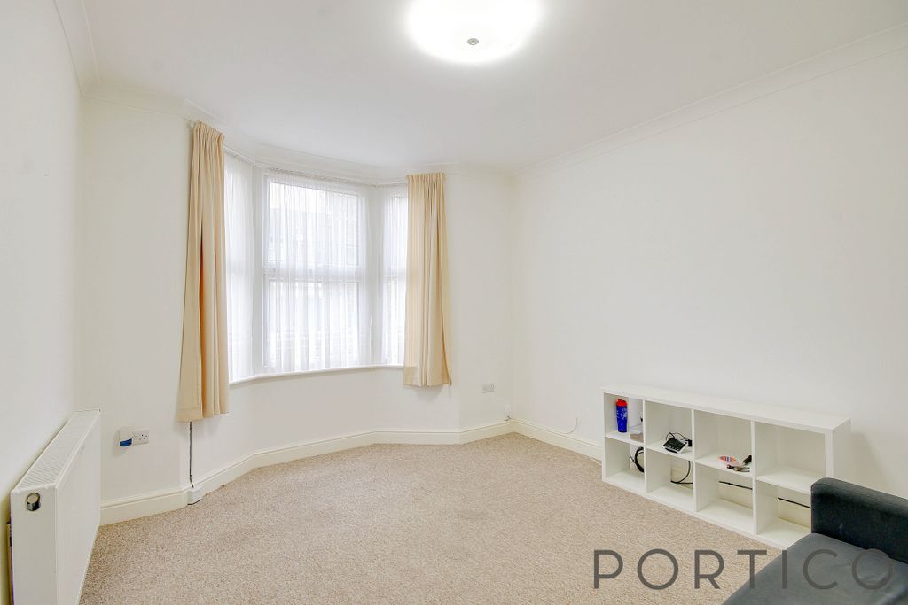 Property photo 1 of 8 Reception