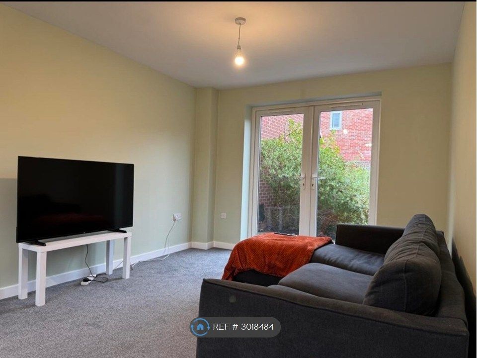 Property photo 3 of 17 Living Room