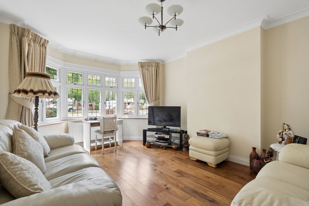Property photo 2 of 18