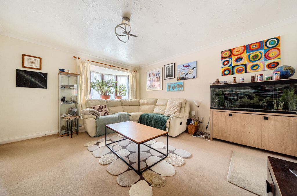 Property photo 2 of 19 1380511-8-6912132...