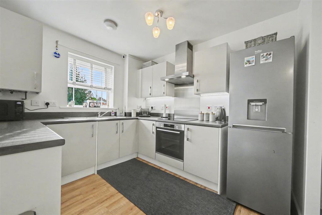 Property photo 2 of 8 Kitchen.Jpg