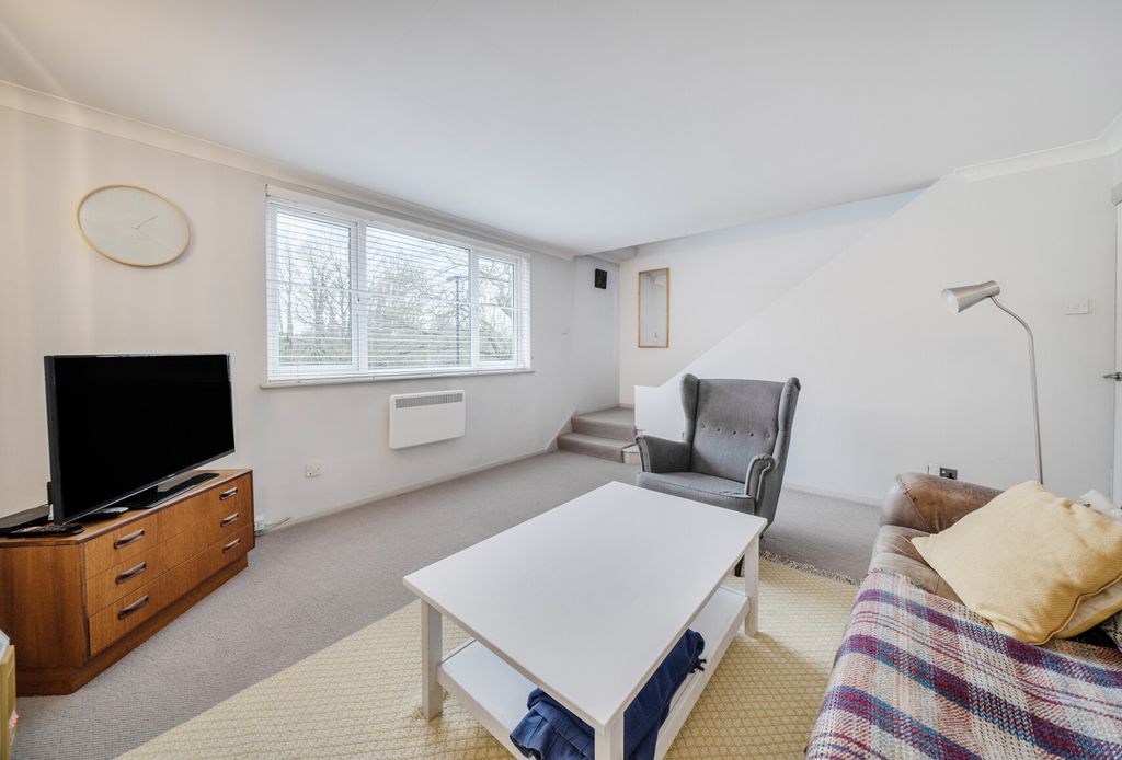 Property photo 2 of 14 1397415-19-696509...