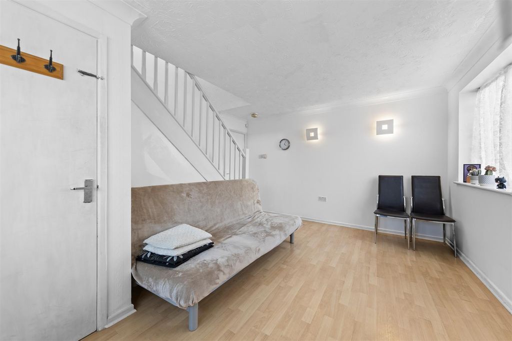 Property photo 3 of 15 49Brafordgardensweb11.Jpg