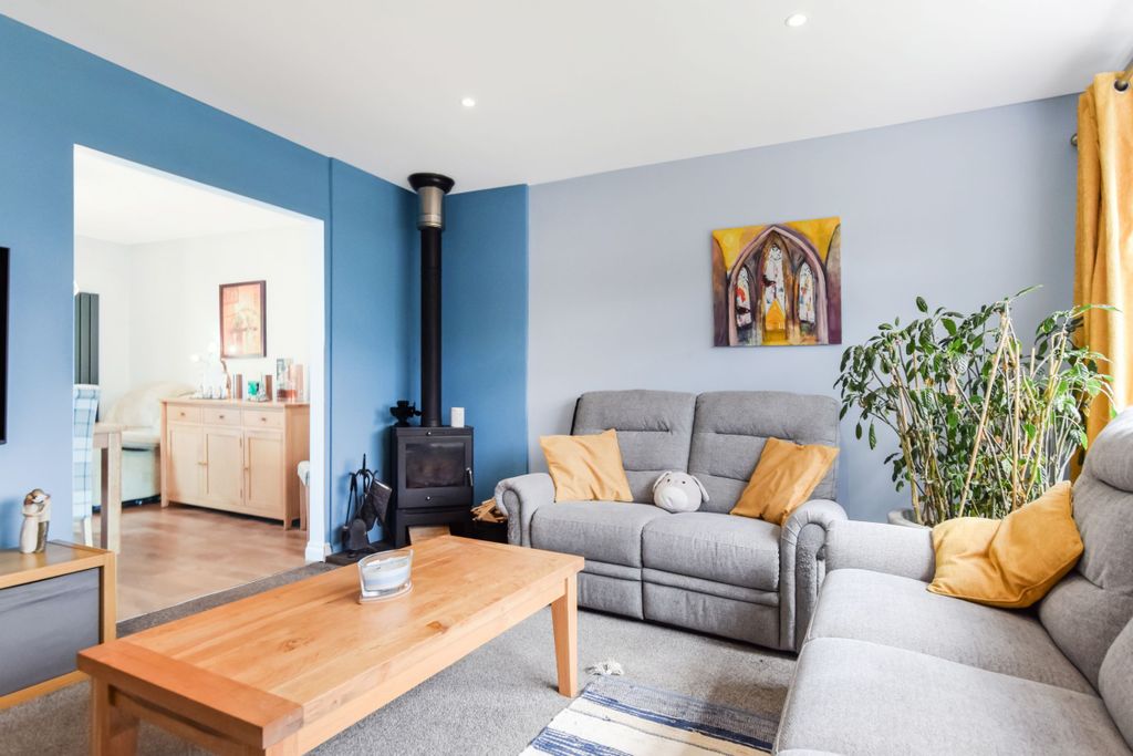 Property photo 3 of 21