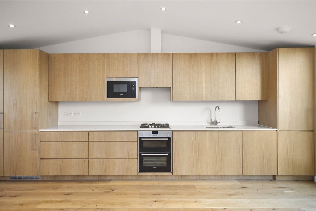 Property photo 3 of 9 Kitchen