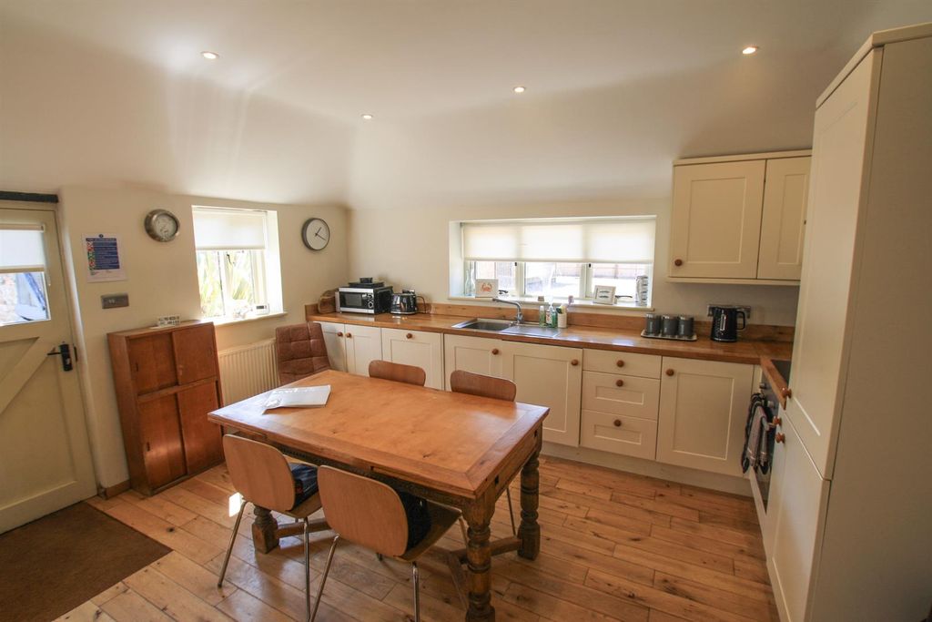 Property photo 2 of 14 Img_0845.Jpg