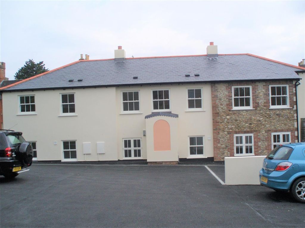 Property photo 2 of 9 Rear
