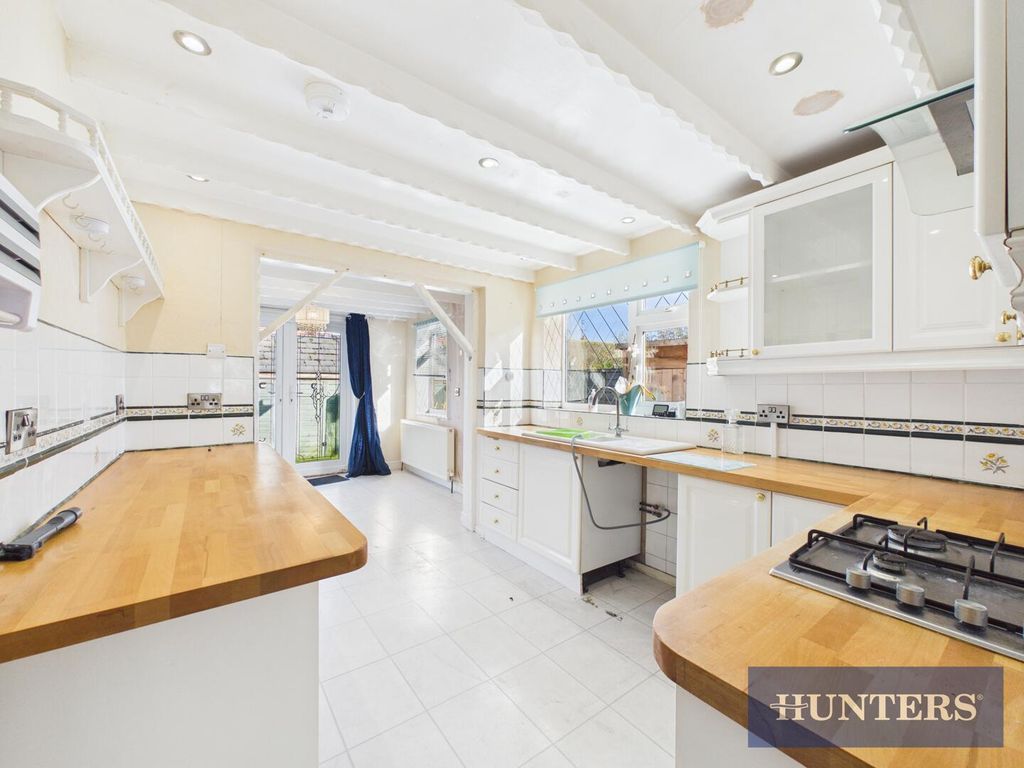 Property photo 2 of 18 Kitchen