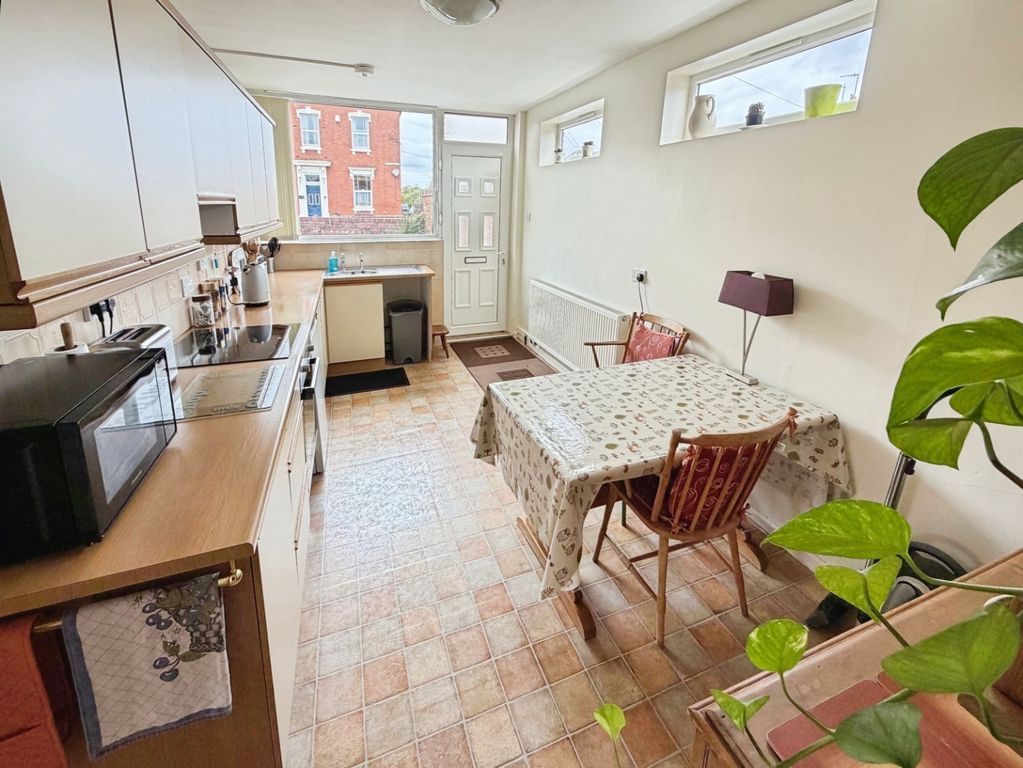 Property photo 2 of 18 Kitchen 1