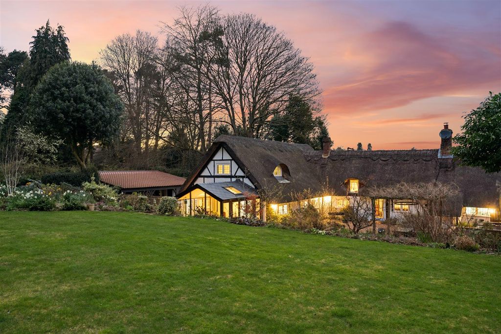 Property photo 1 of 41 Glade House