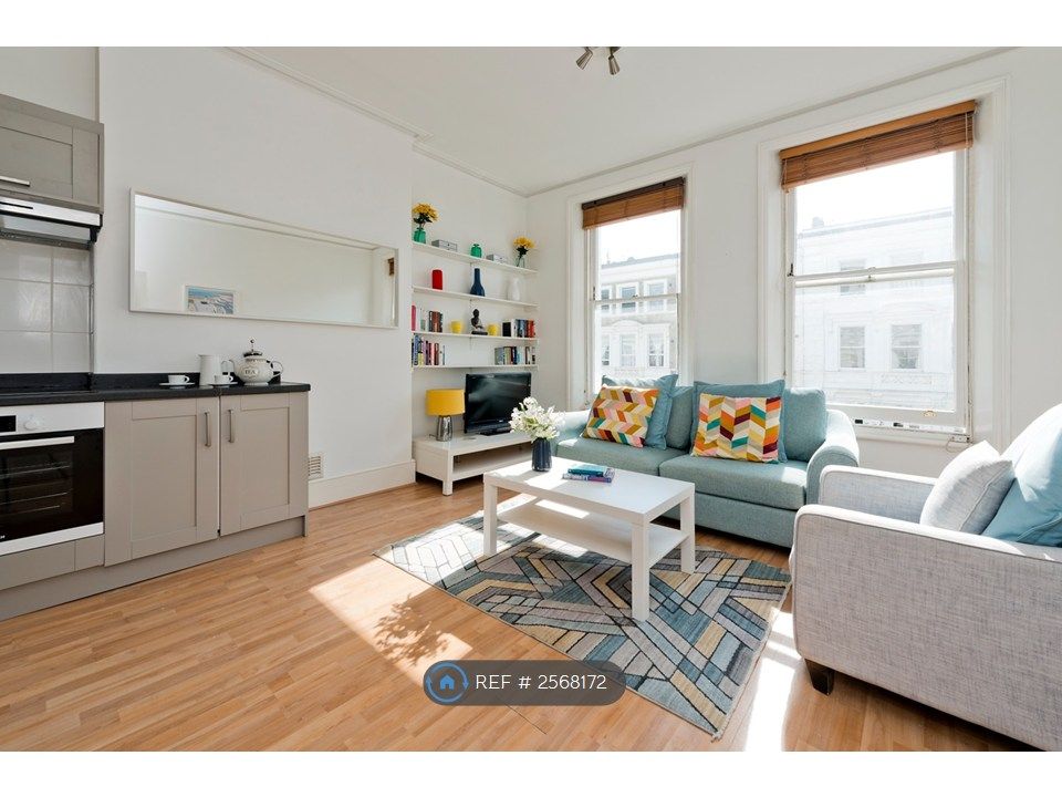 Property photo 1 of 10 Sitting Room