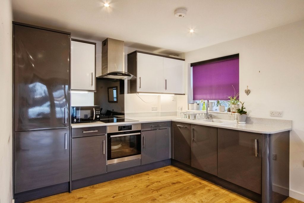Property photo 2 of 18 Kitchen