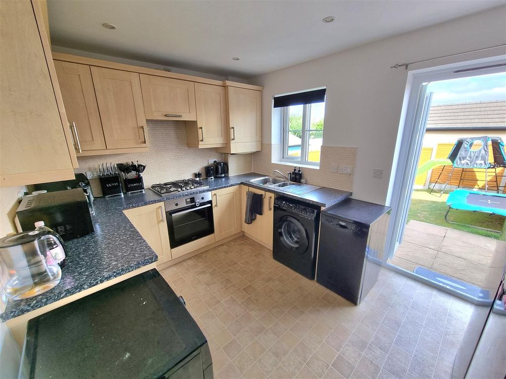 Property photo 2 of 10 Kitchen.Jpg