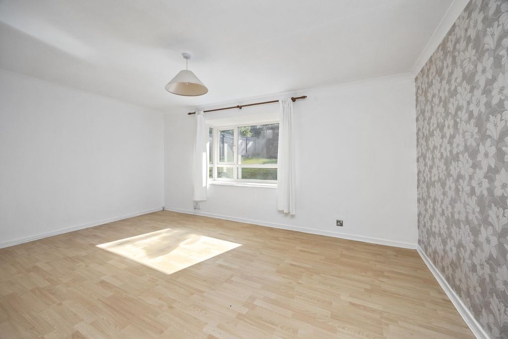 Property photo 2 of 20 Living Room