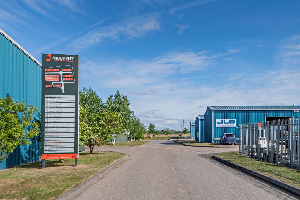 Property photo 3 of 4 8646402-Exterior15-800