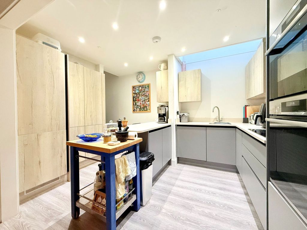 Property photo 3 of 21