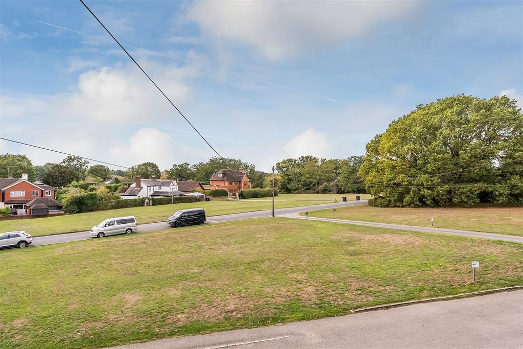 Property photo 2 of 26 71-Hurst-Green-Road-12.Jpg