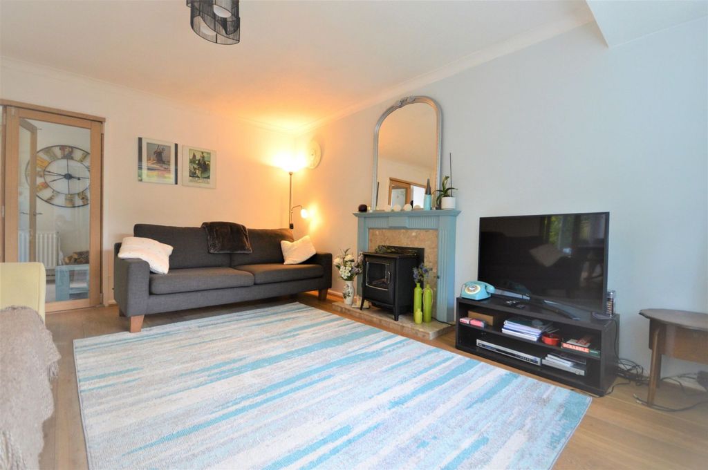 Property photo 2 of 11