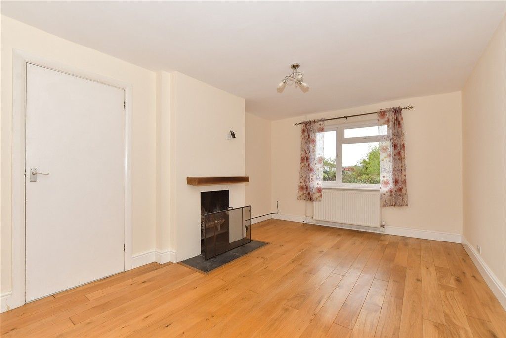 Property photo 2 of 16 Lounge