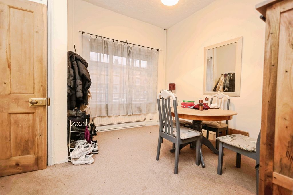 Property photo 3 of 19 Pbox-Img.Jpg