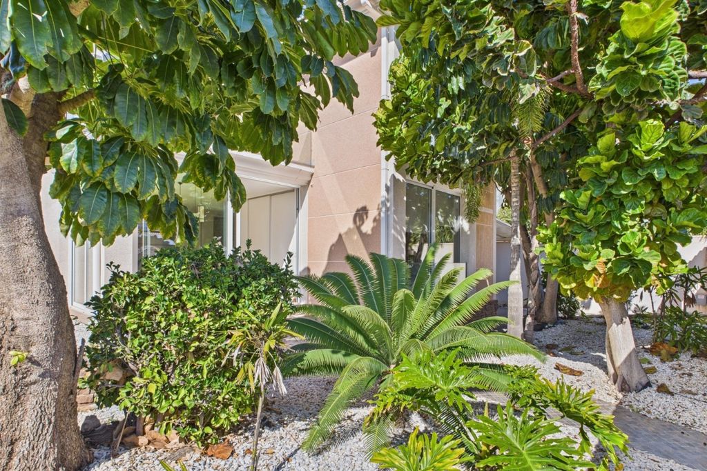 Property photo 3 of 49
