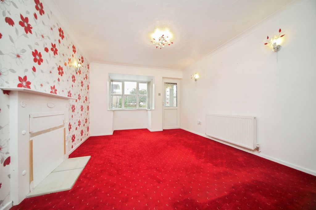 Property photo 3 of 12