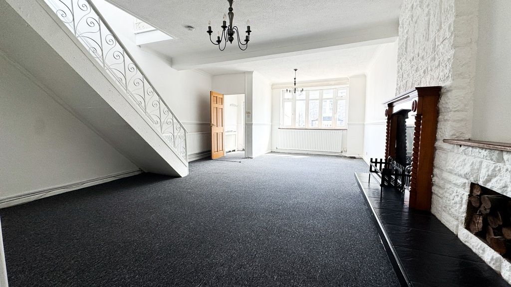 Property photo 1 of 13 Spacious Bright Lounge With Classic Fireplace...