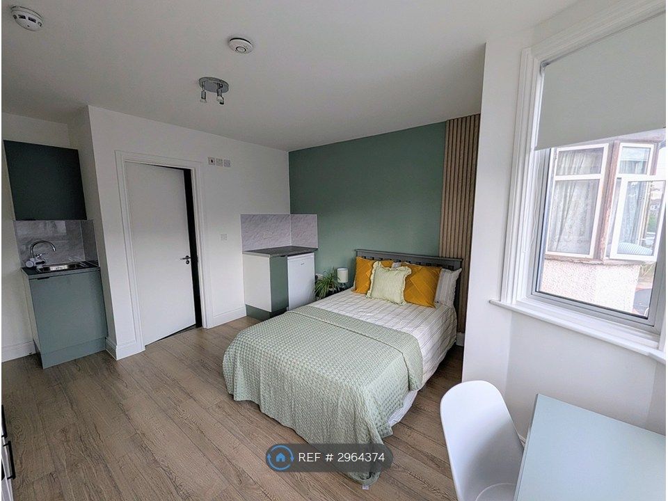 Property photo 3 of 11 Room 5